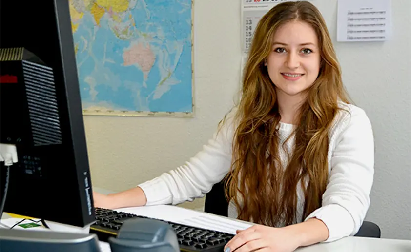 Leoni Notthoff, duale Studentin im Bereich Betriebswirtschaftslehre Leoni Notthoff, duale Studentin im Bereich Betriebswirtschaftslehre