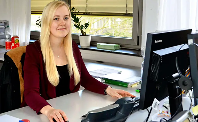 Lisa Hüller, Auszubildende Industriekauffrau im dritten Lehrjahr Lisa Hüller, Auszubildende Industriekauffrau im dritten Lehrjahr